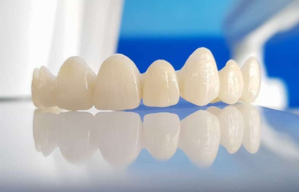 Răng sứ zirconia là gì? Vì sao nên dùng răng sứ Zirconia IPS Emax
